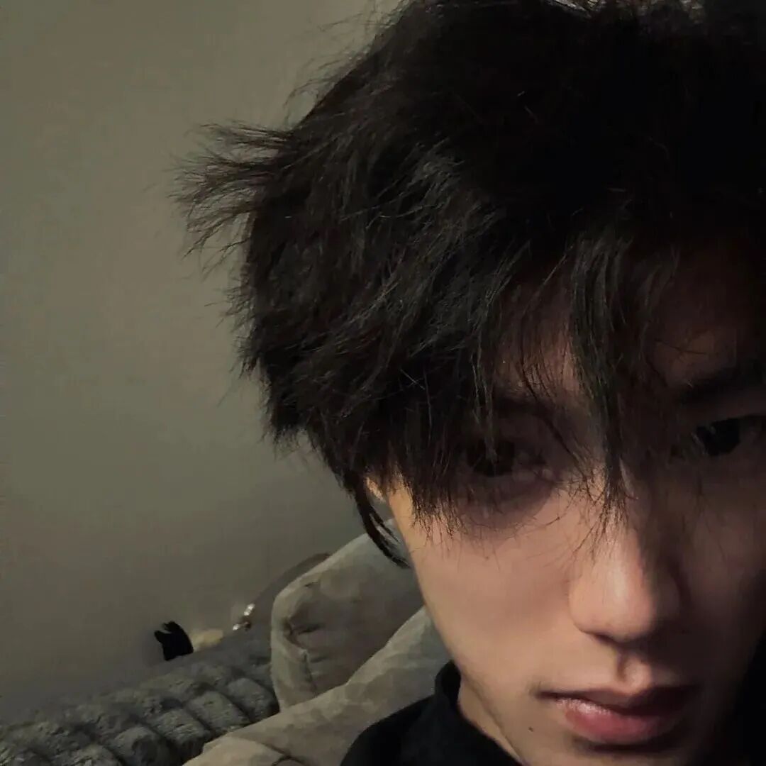 简约干净的男生头像真人图片 干净清爽男生头像图片