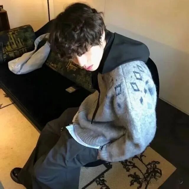顶级帅哥氛围感图片大全 年轻帅气男头图片大全