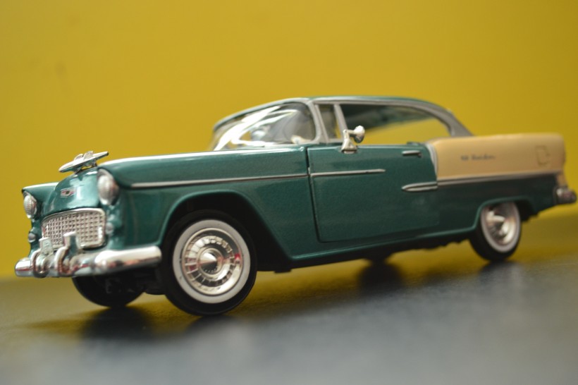 绿色老式轿车模型图片