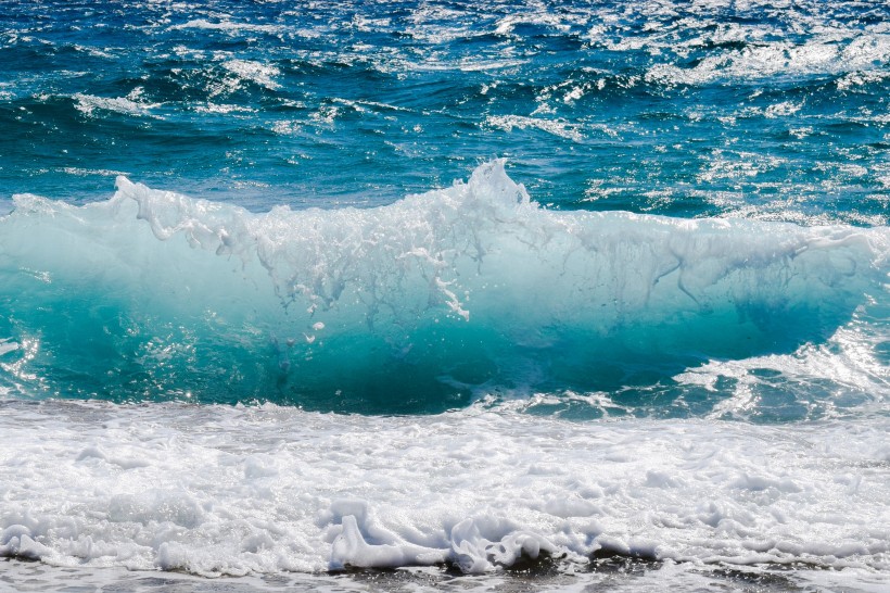波涛涌汹的海浪风景图片