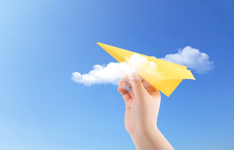 超级可爱伴随童年梦想的纸飞机图片大全