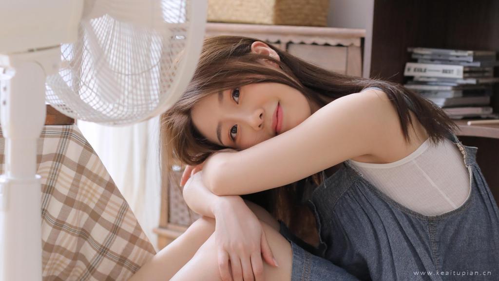 性感露肩美女居家诱惑私房写真图片桌面壁纸