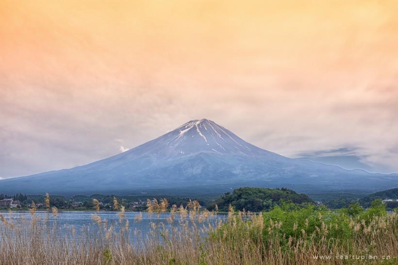 日本最高的山峰富士山优美的自然风景图片