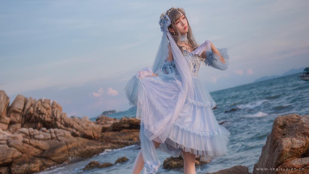 超精致好看的Lolita美女海边婚纱写真图片