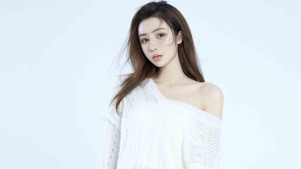 气质优雅迷人香肩长发美女图片桌面壁纸