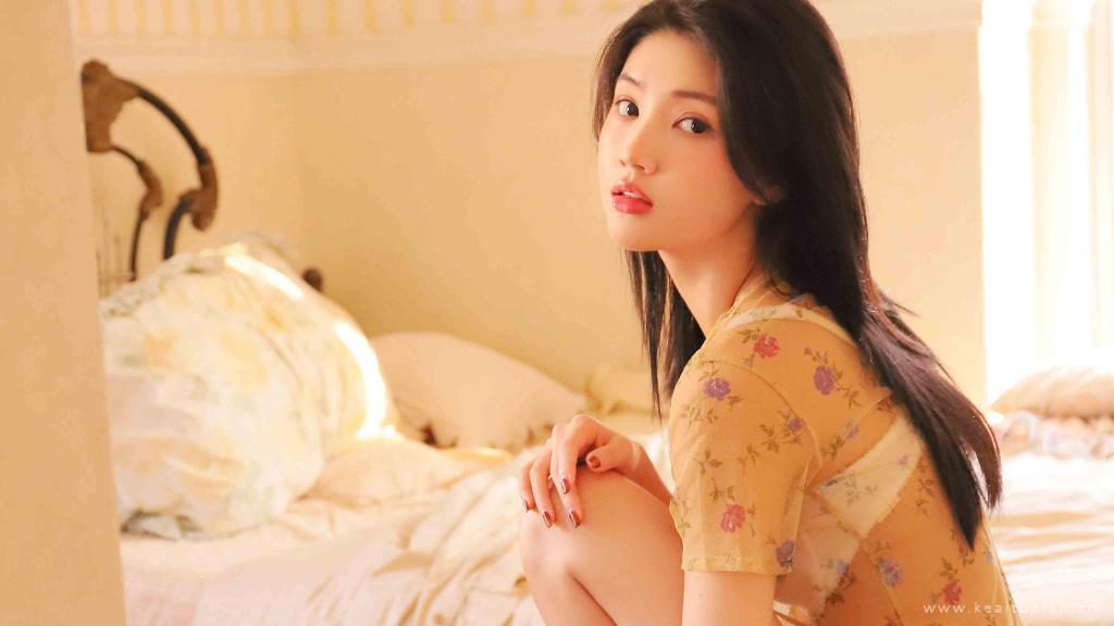 清纯水灵大眼睛的甜美居家美女写真图片