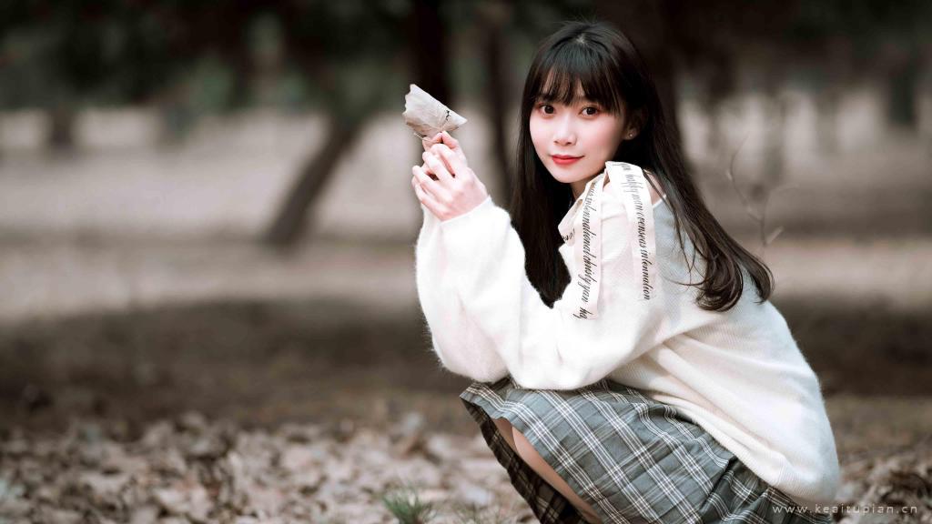 气质长发美女超美高清户外写真壁纸