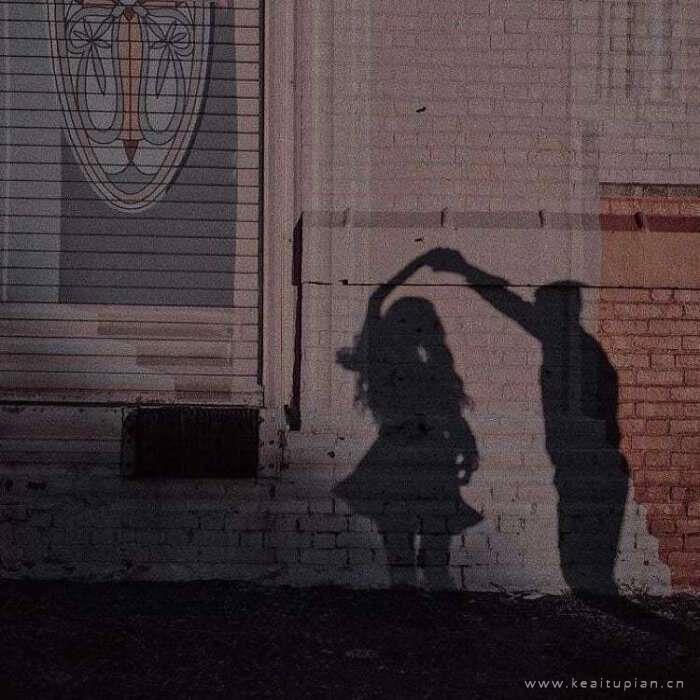 情侣牵手起舞散步的影子文艺图片