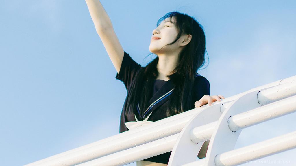 清新脱俗的超美美女户外写真图片大全