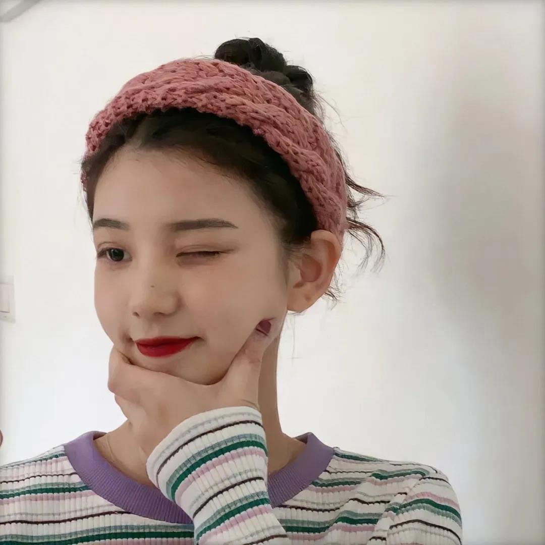 自信女孩元气满满真人美女头像图片