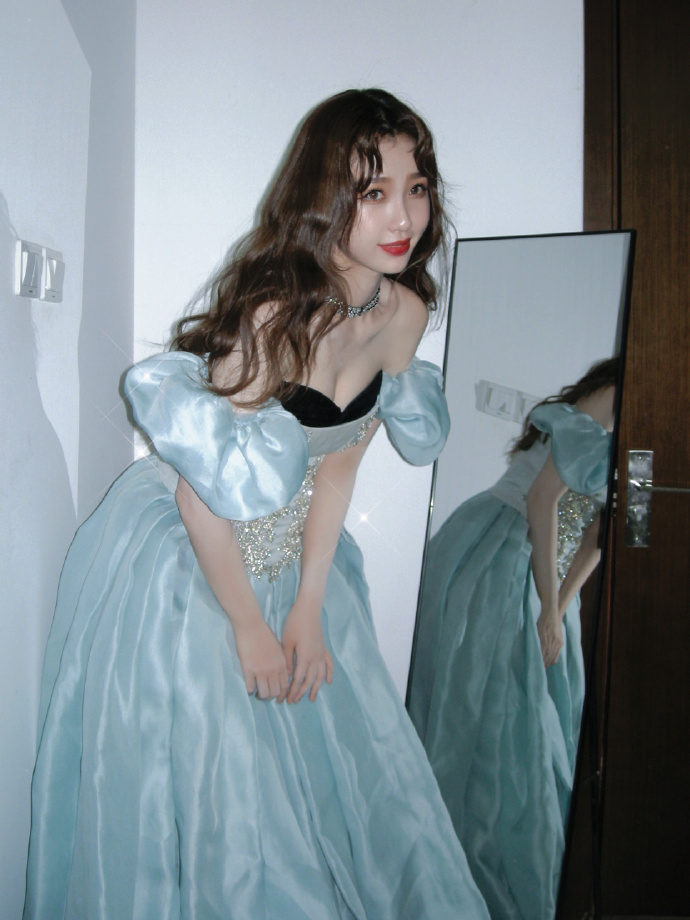 虞书欣公主裙造型梦幻唯美写真图片